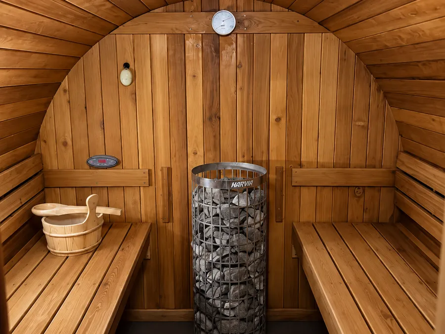 L'intérieur du sauna tonneau de l'espace Paloma
